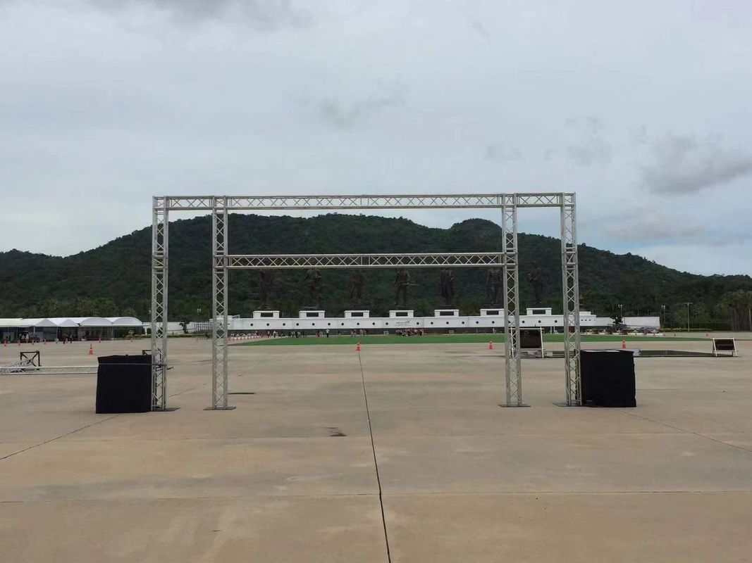 Armazón de escenario de aleación de aluminio para DJ, armazón de escenario de iluminación plateado de forma triangular