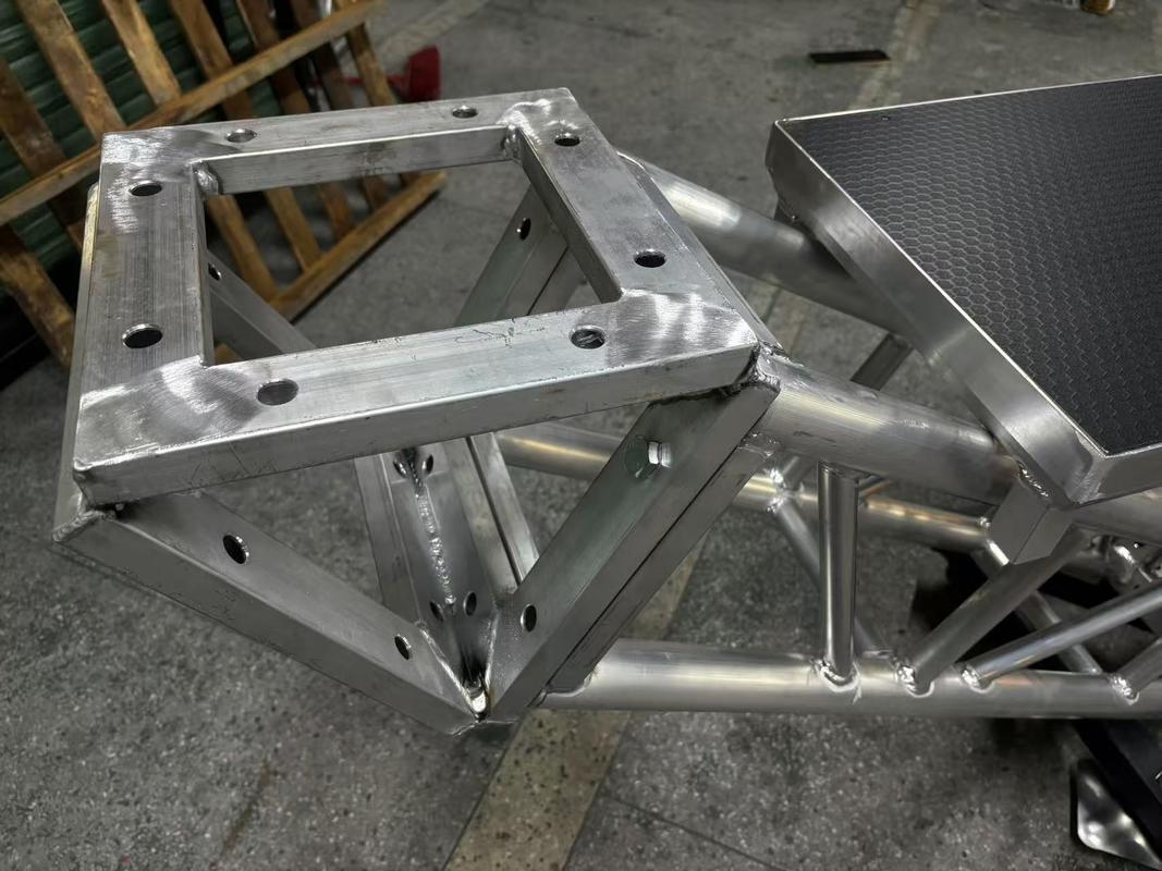 Höhenverstellbarer Aluminium-Bühnentisch für DJs mit 500 kg Tragfähigkeit und Aluminiumlegierung 6082-T6/6061-T6