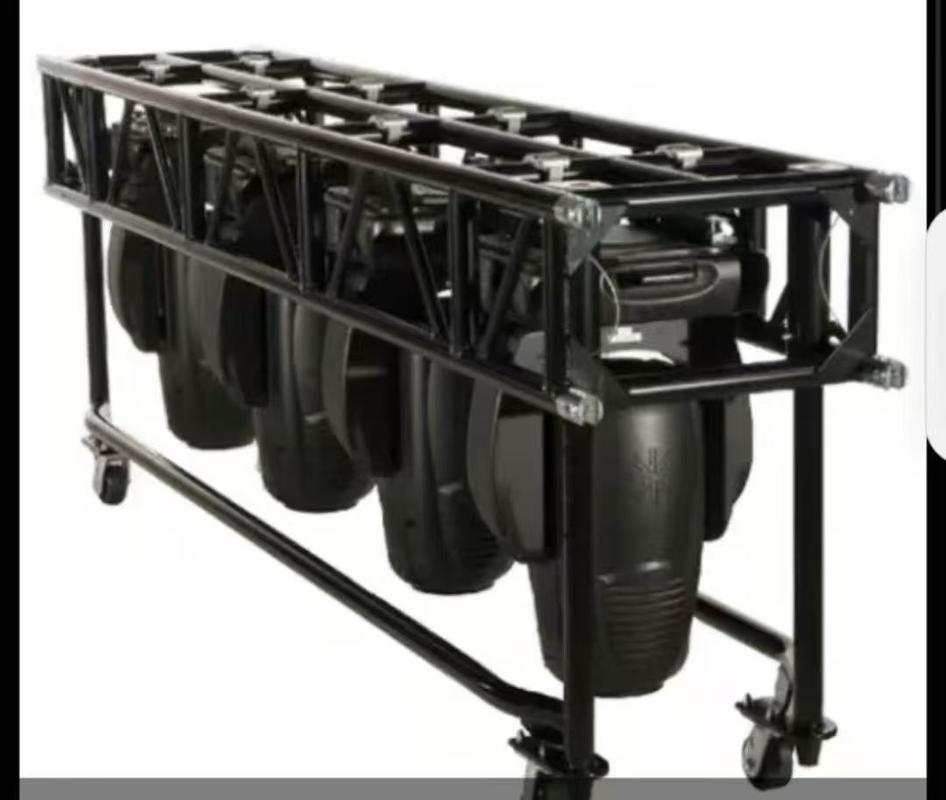 Traverse de scène en aluminium avec une capacité de charge de 700 kg et une connexion rapide pour les lumières suspendues