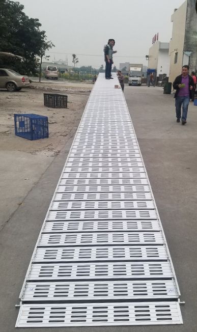 Heavy Duty Aluminum Alloy Rolling Ladder and Boarding Ramp with 300kg Load Capacity and Customized Size for Events