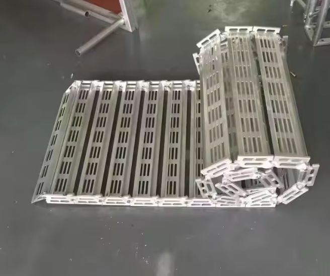 Heavy Duty Aluminum Alloy Rolling Ladder and Boarding Ramp with 300kg Load Capacity and Customized Size for Events