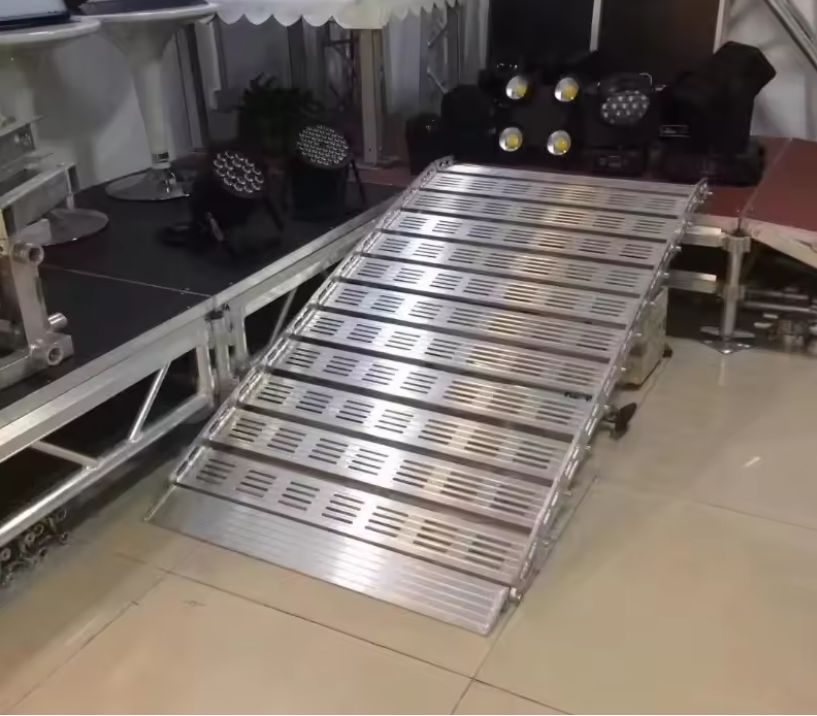 Heavy Duty Aluminum Alloy Rolling Ladder and Boarding Ramp with 300kg Load Capacity and Customized Size for Events