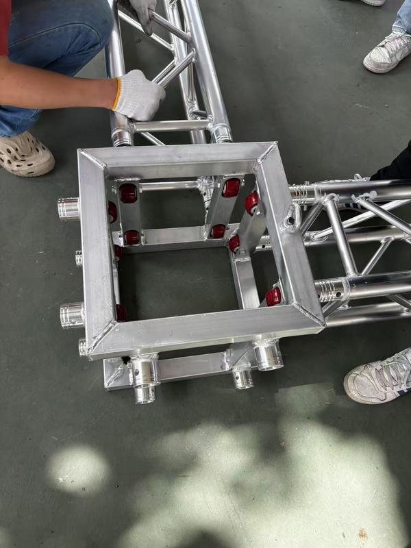 Accessoires de broche à manches carrées pour une installation facile sur une tresse en alliage d'aluminium 290 * 290