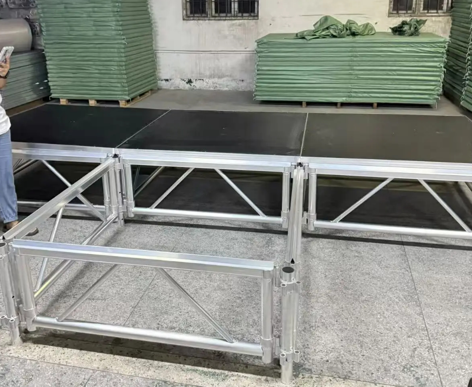 Outdoor Event 4ft by 4ft Portable Aluminium Stage Truss with 1.22*1.22m Modular Design