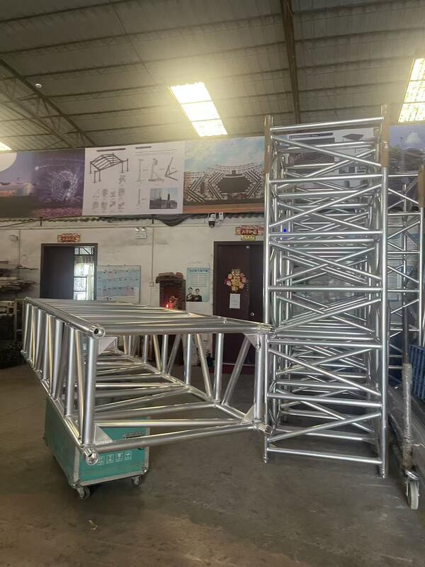 Lightweight Aluminum Stage Truss 500*1000mm and 1000*1000mm with 300kg Load Capacity for Concerts and Events