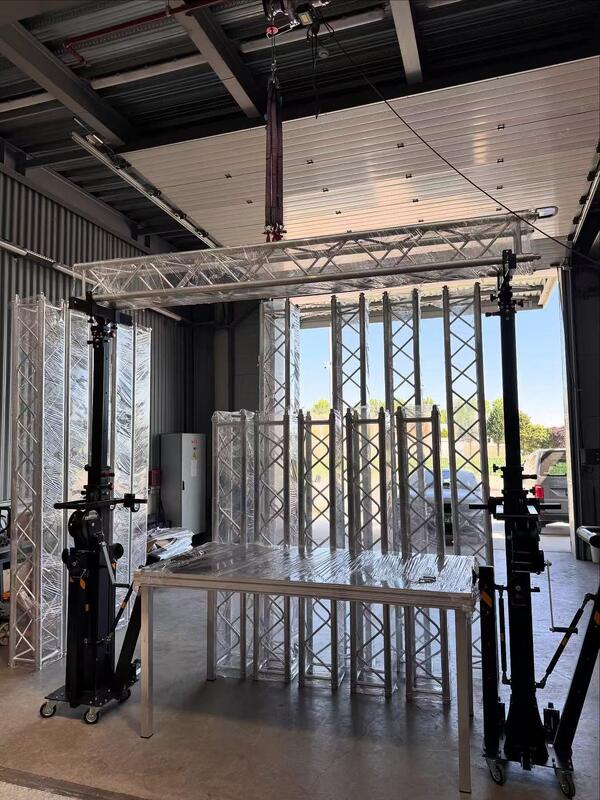 Foldable compact High Voltage Lifting Tower enabling handling and transportation for electrical cable installation tasks