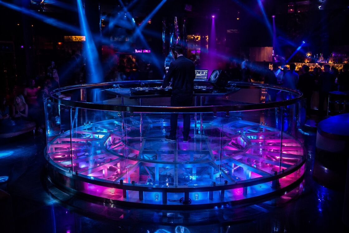 6M Heavy-Duty Aluminum Hand Crank Lighting Stand with 250kg Load Capacity for Stage Events