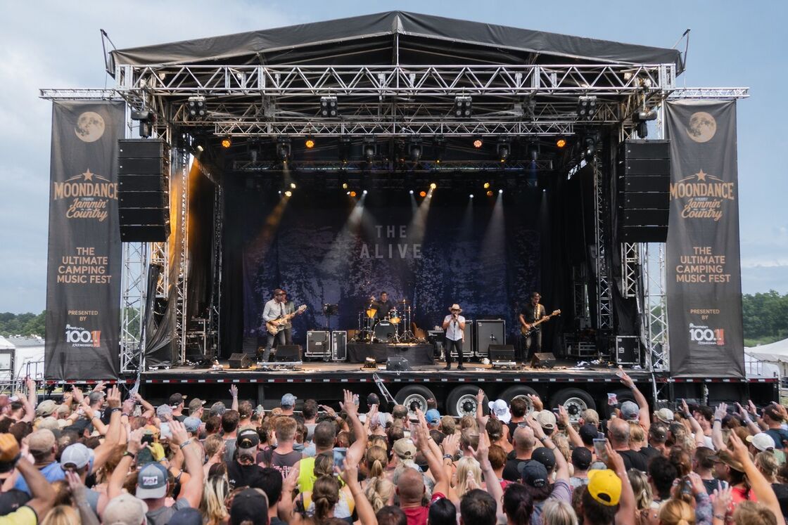 Mobile Aluminum Stage Truss Portable Outdoor Performance Stage on Wheels