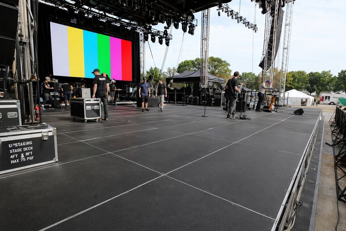 Aluminum 4x8ft Stage Deck Panel with Anti-Slip Surface and Adjustable Legs for Concert Stage Platform