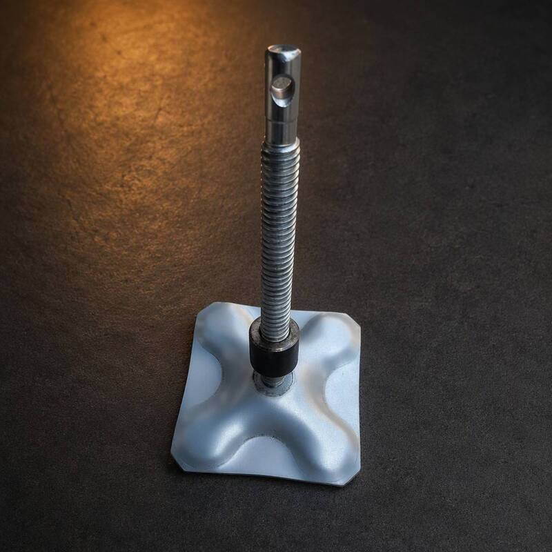 Gato de tornillo ajustable de acero Q235 con placa base galvanizada reforzada en X para sistemas de truss