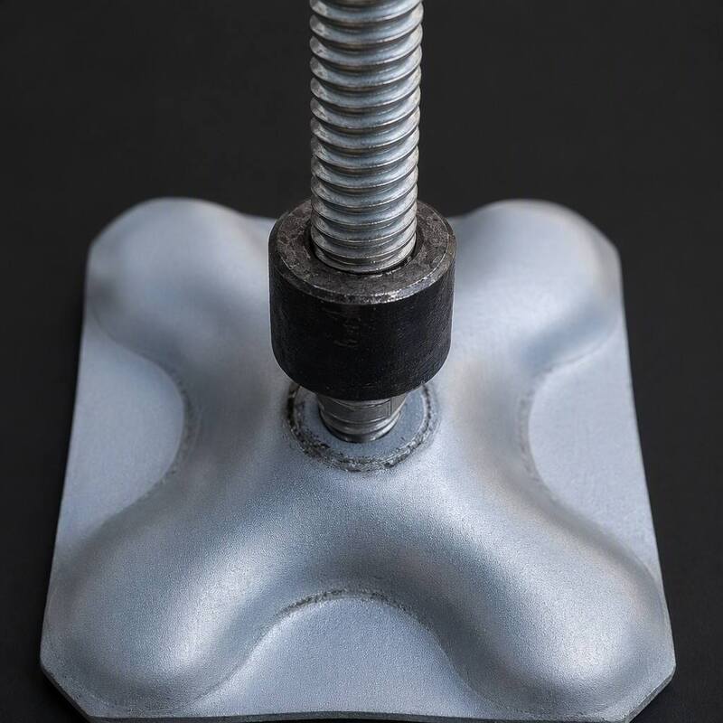 Gato de tornillo ajustable de acero Q235 con placa base galvanizada reforzada en X para sistemas de truss